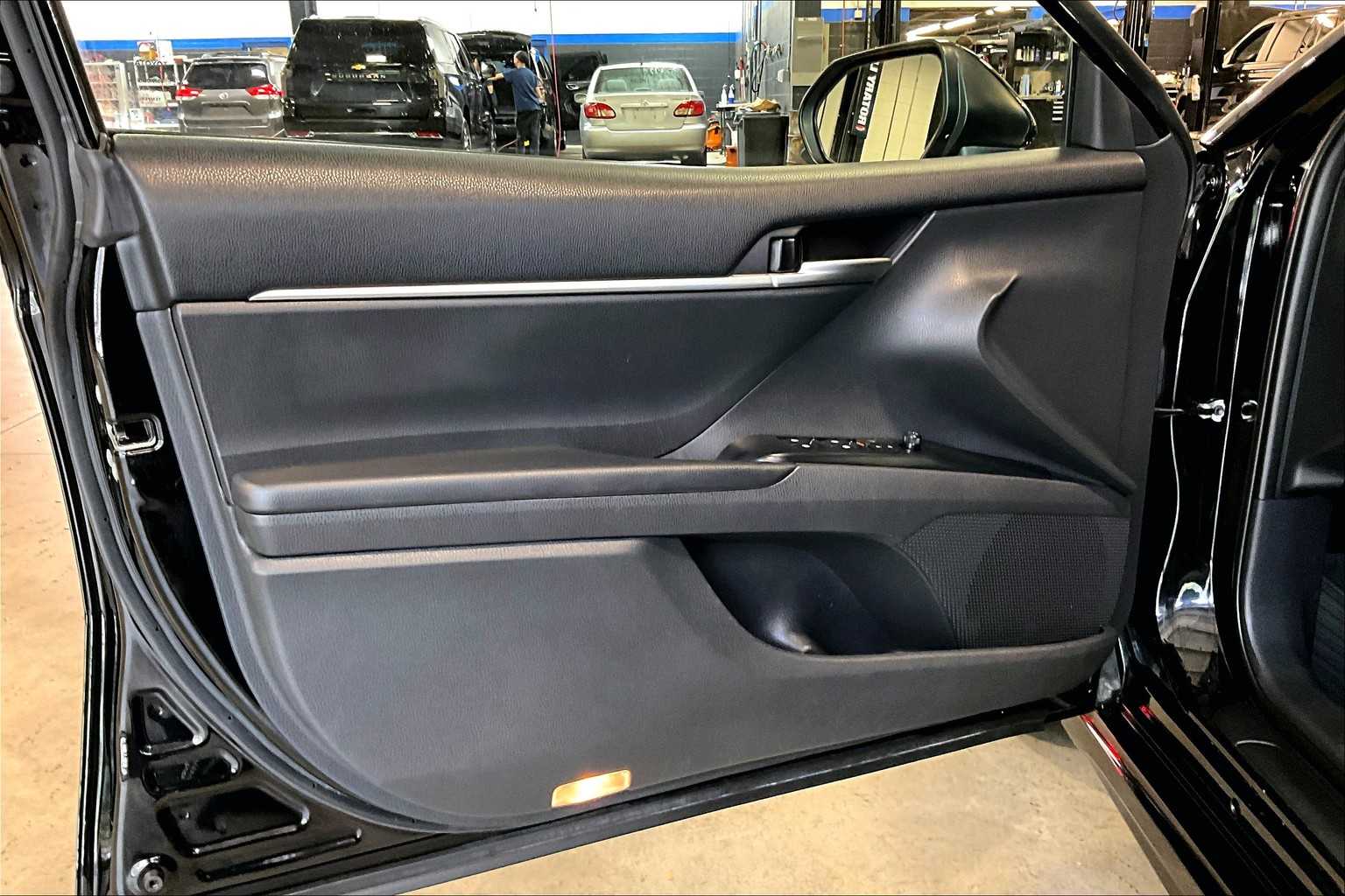 2019 Toyota Camry SE - Photo 9