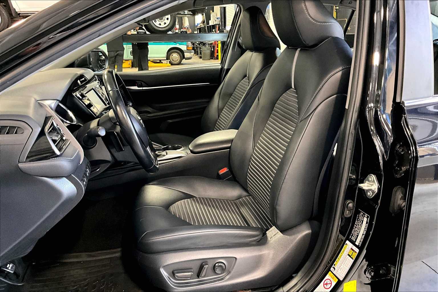 2019 Toyota Camry SE - Photo 10