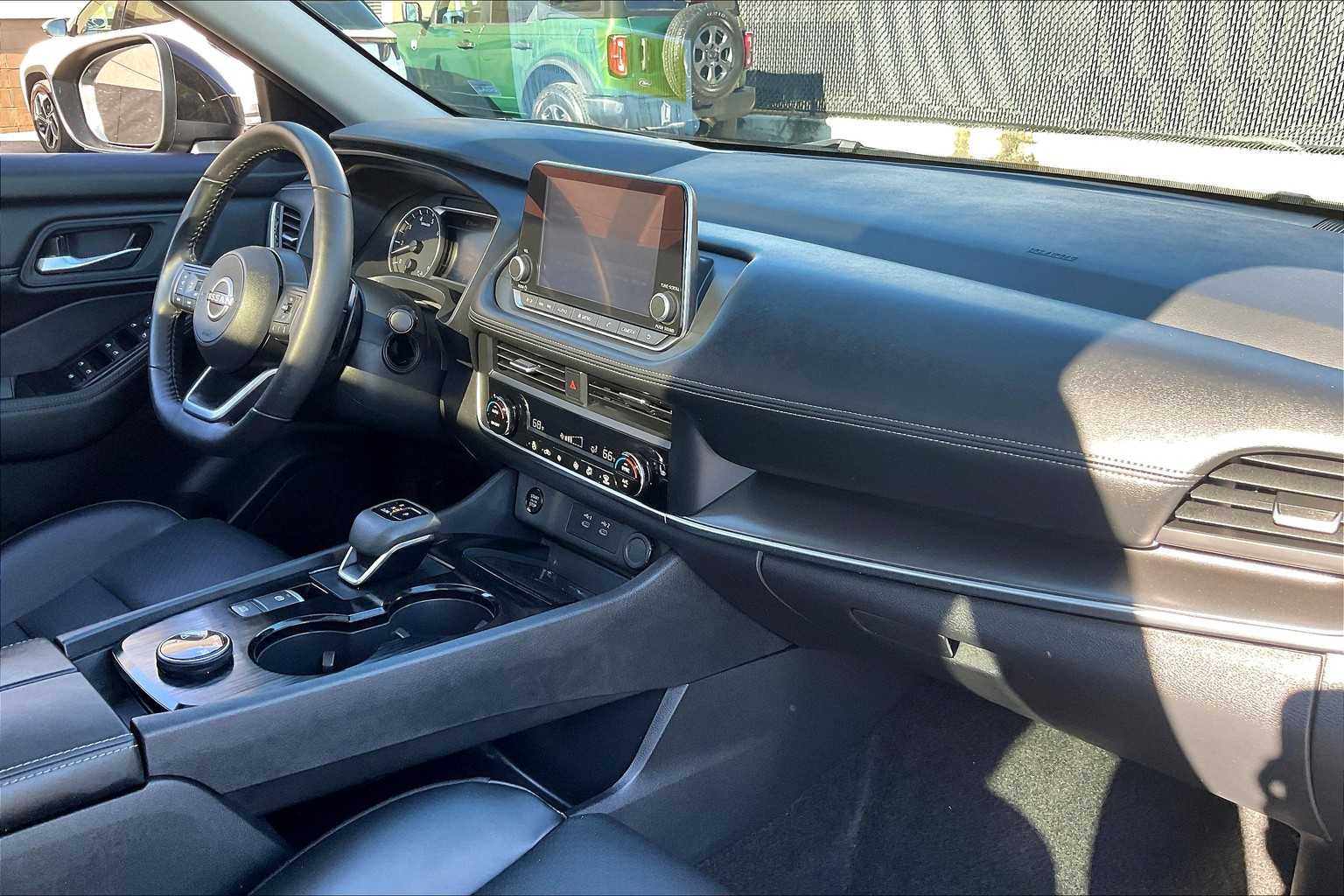 2024 Nissan Rogue SV - Photo 14