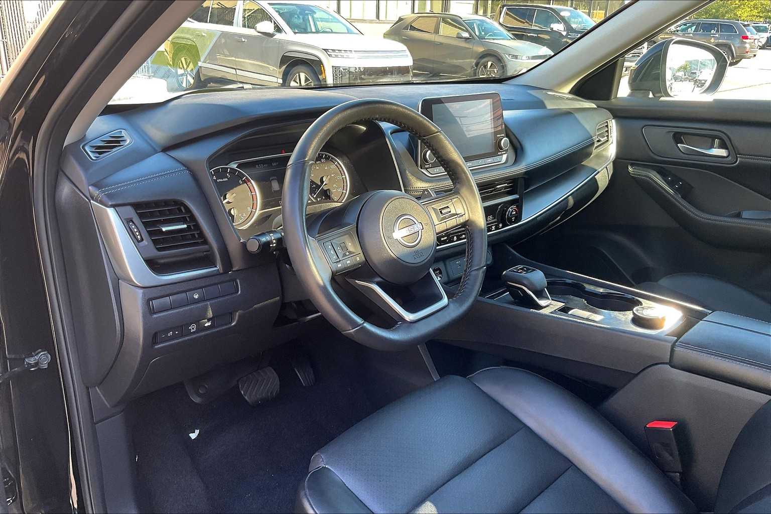 2024 Nissan Rogue SV - Photo 8