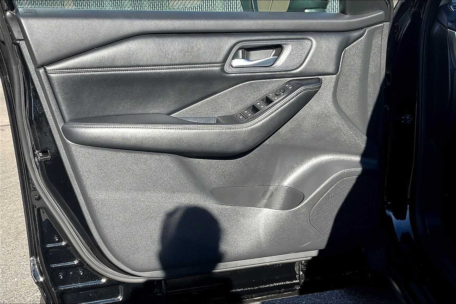 2024 Nissan Rogue SV - Photo 9