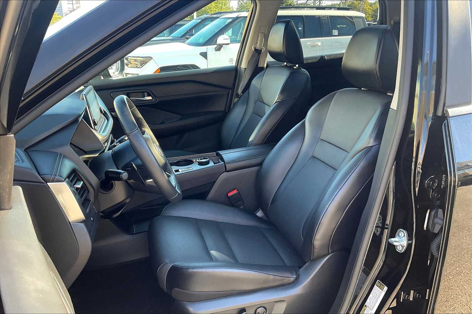 2024 Nissan Rogue SV - Photo 10