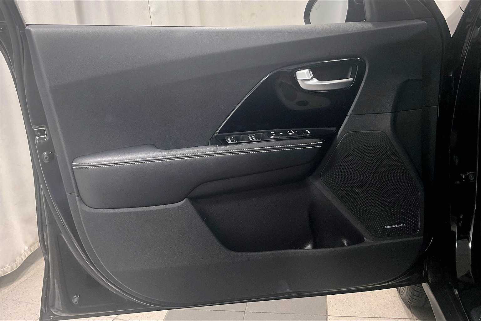 2022 Kia Niro EV EX - Photo 9
