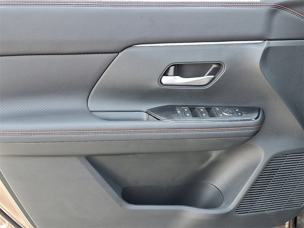 2025 Nissan Kicks SR - Photo 8