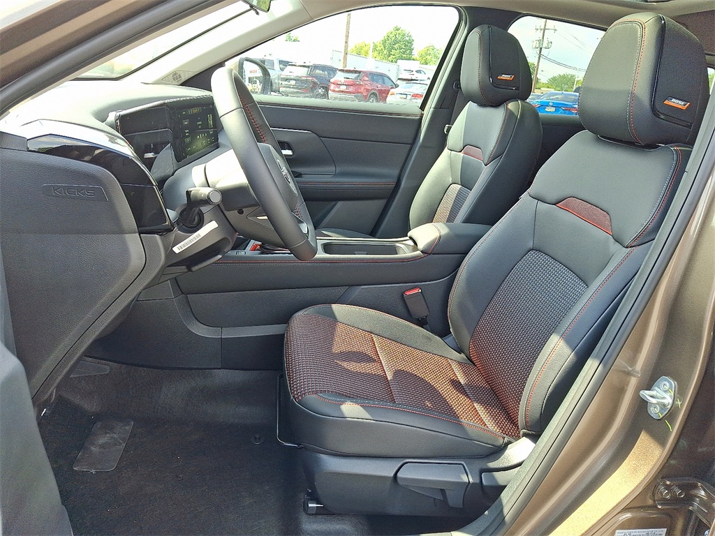 2025 Nissan Kicks SR - Photo 9