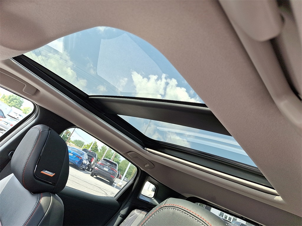 2025 Nissan Kicks SR - Photo 10
