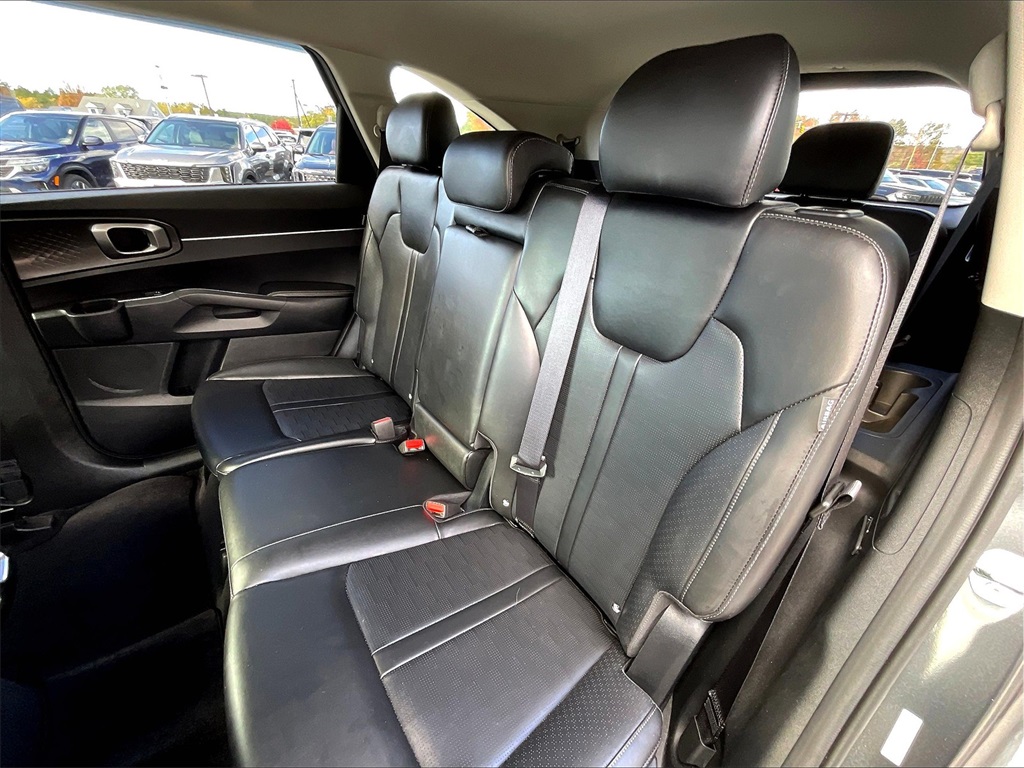 2024 Kia Sorento S - Photo 14
