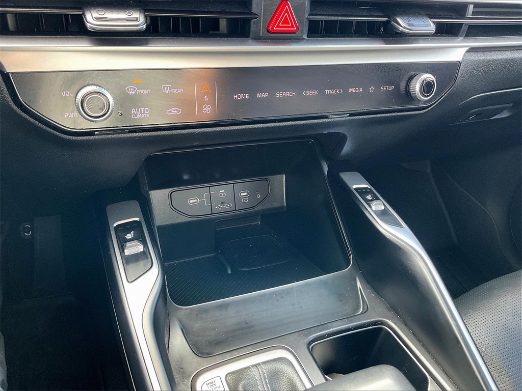 2024 Kia Sorento S - Photo 25