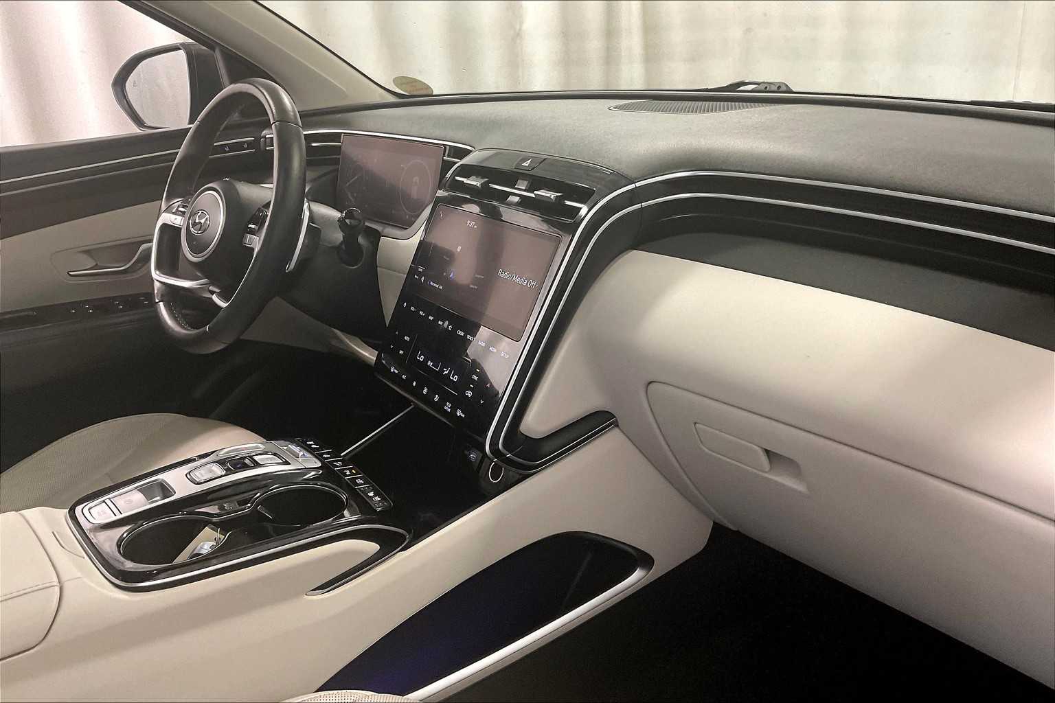 2022 Hyundai Tucson Limited - Photo 14
