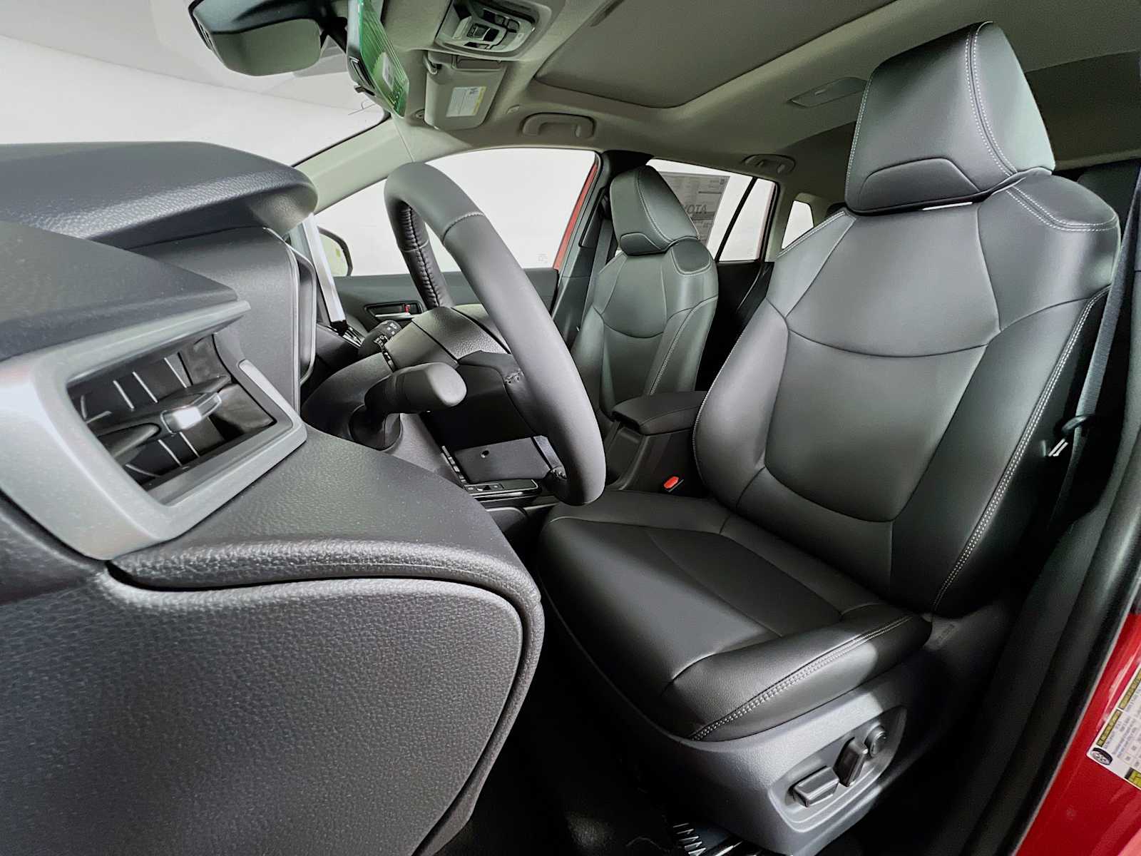 2026 Toyota Corolla Cross XLE - Photo 12