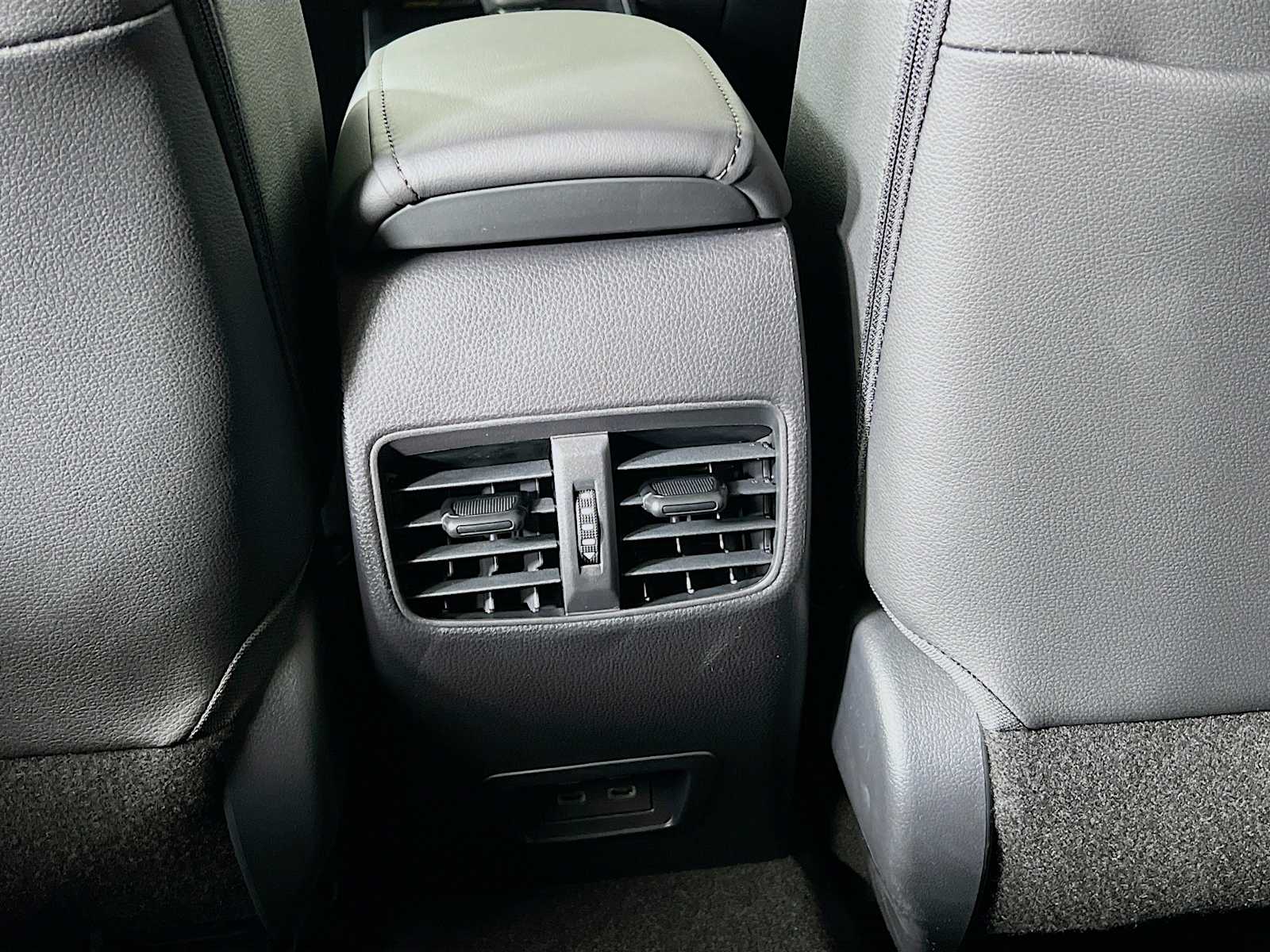 2026 Toyota Corolla Cross XLE - Photo 14