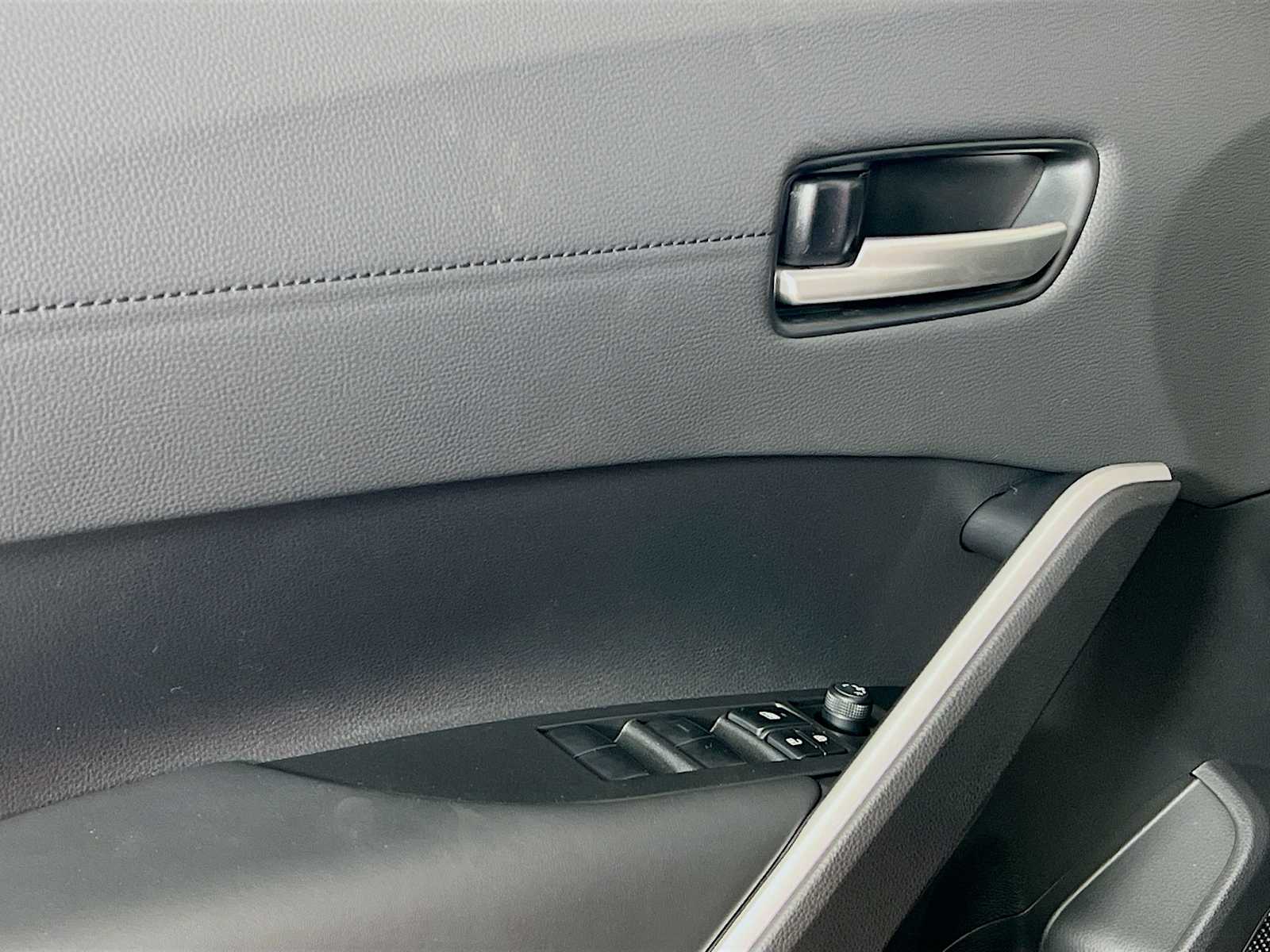 2026 Toyota Corolla Cross XLE - Photo 16