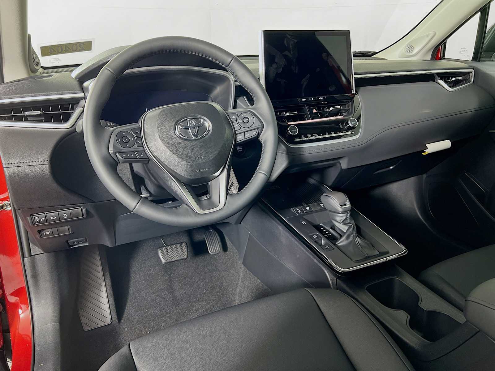 2026 Toyota Corolla Cross XLE - Photo 6
