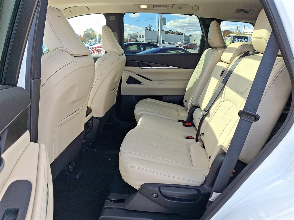 2023 INFINITI QX60 Sensory - Photo 11