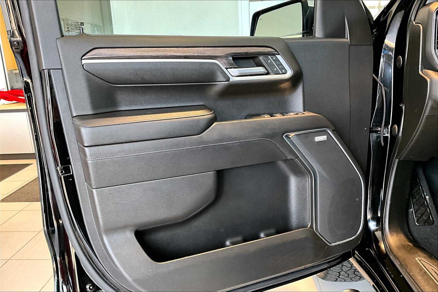 2022 Chevrolet Silverado 1500 LTZ - Photo 9