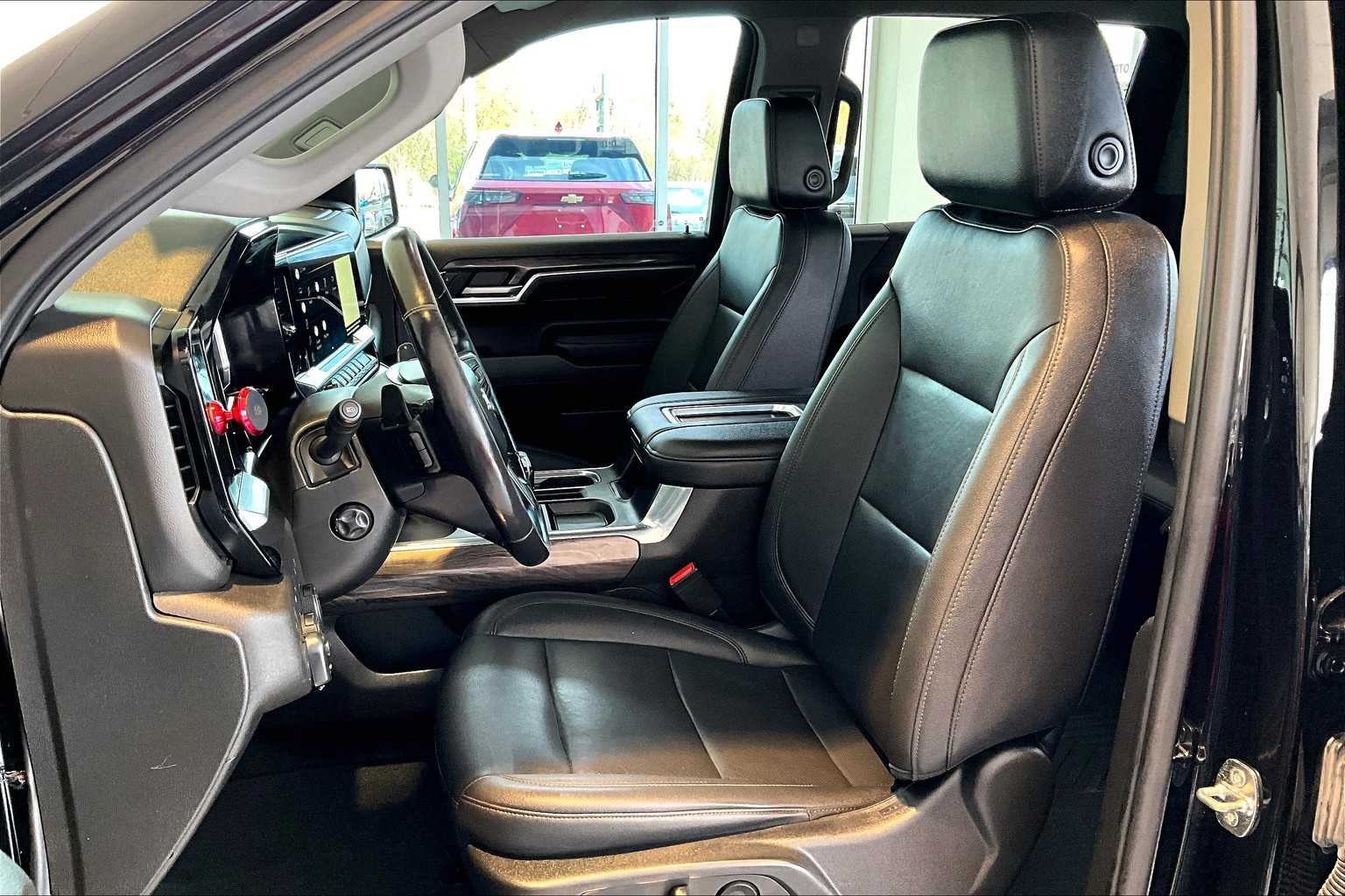 2022 Chevrolet Silverado 1500 LTZ - Photo 10