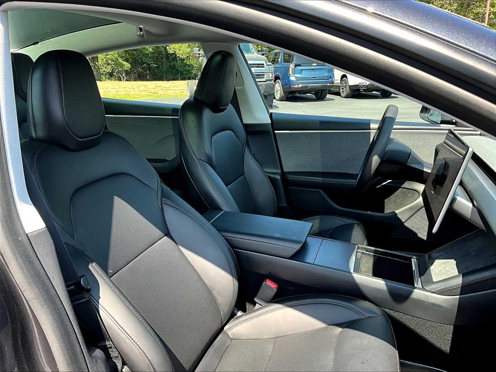 2024 Tesla Model 3  - Photo 11