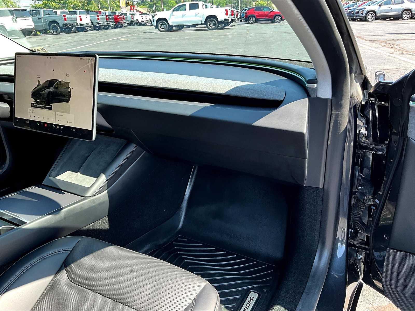 2024 Tesla Model 3  - Photo 13