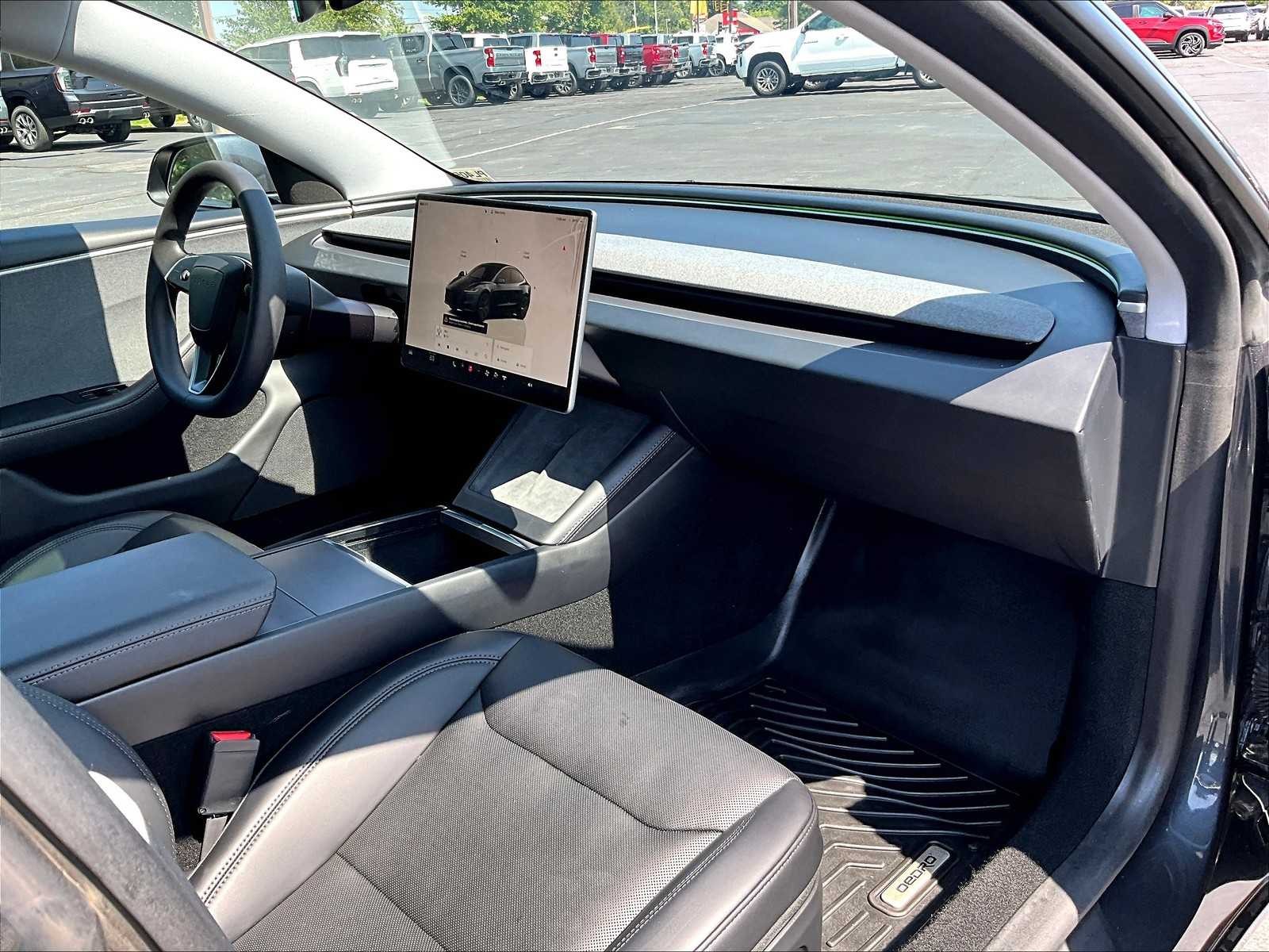 2024 Tesla Model 3  - Photo 21