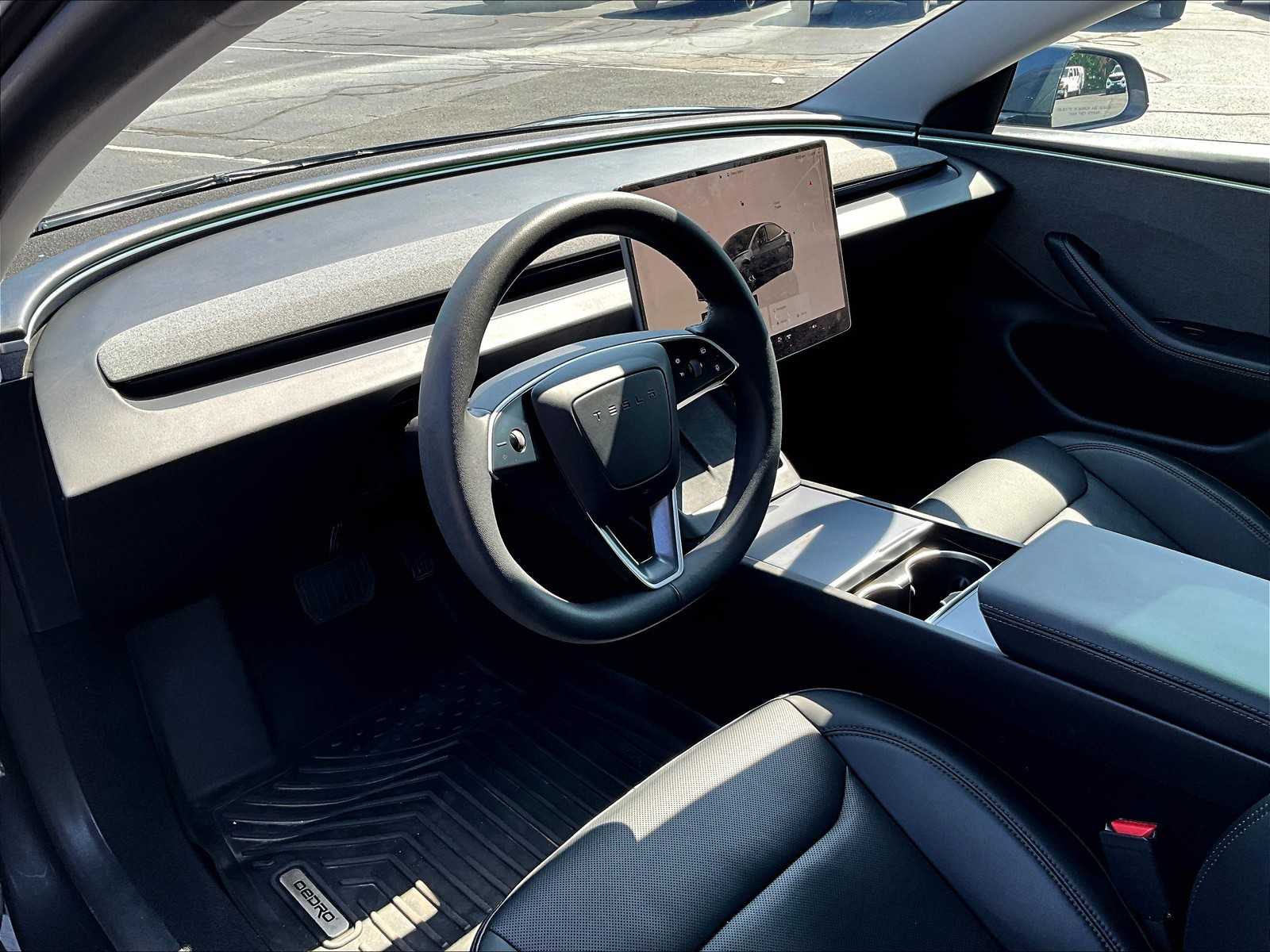 2024 Tesla Model 3  - Photo 8