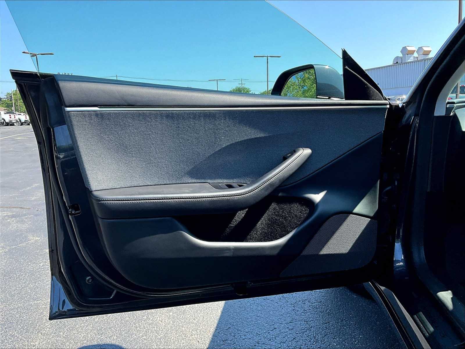 2024 Tesla Model 3  - Photo 9