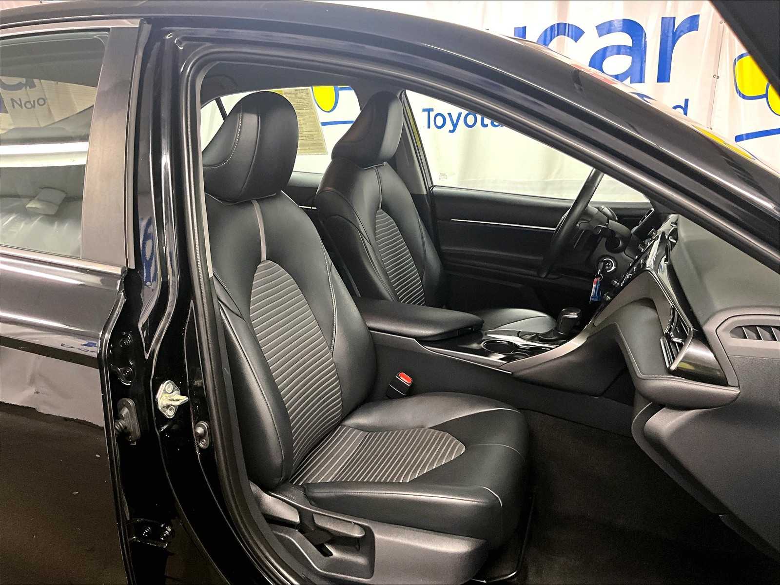 2019 Toyota Camry SE - Photo 11