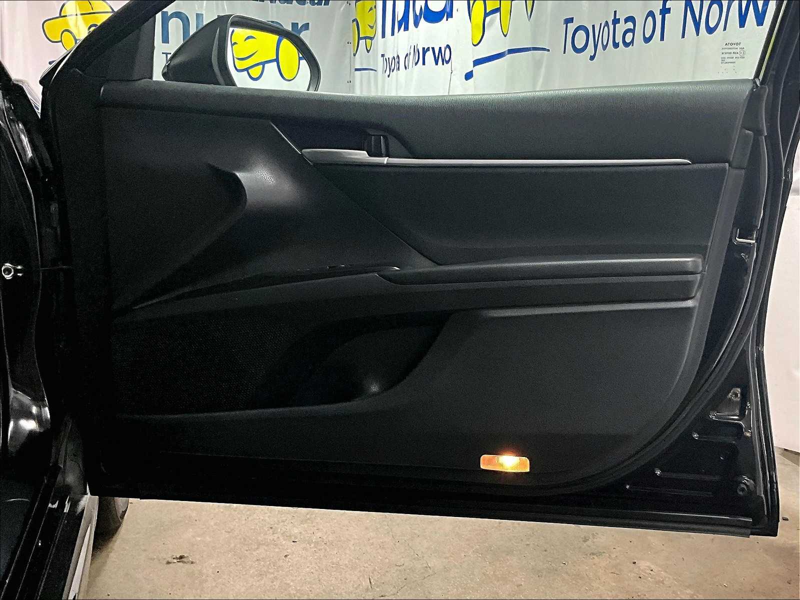 2019 Toyota Camry SE - Photo 12