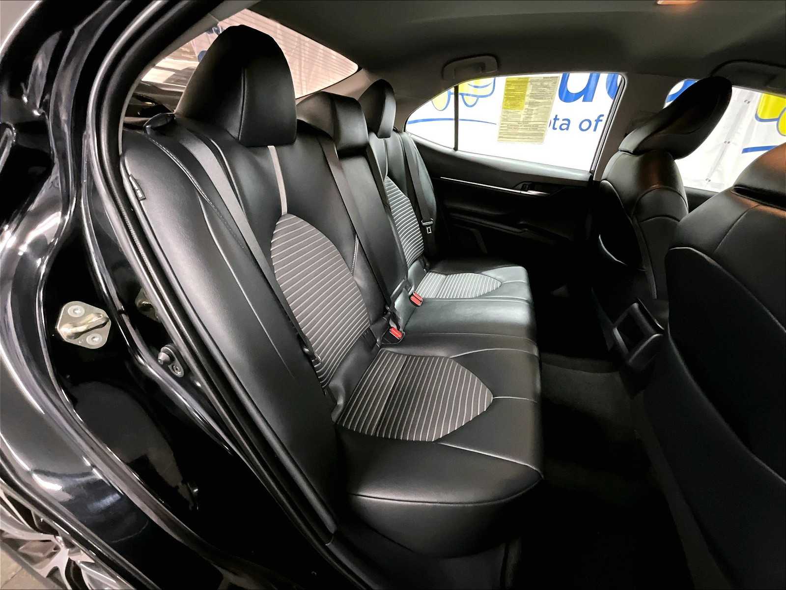 2019 Toyota Camry SE - Photo 16