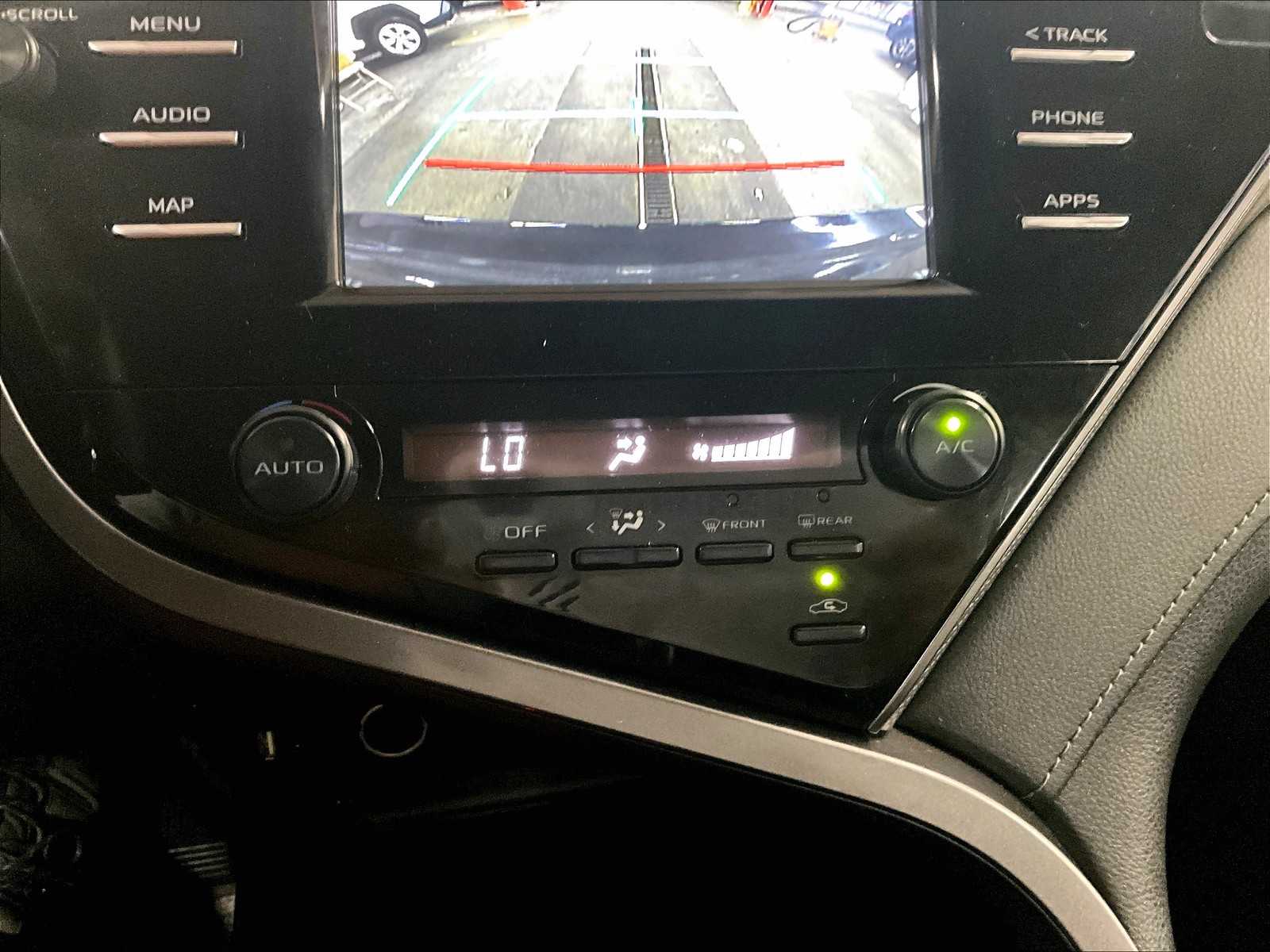2019 Toyota Camry SE - Photo 25