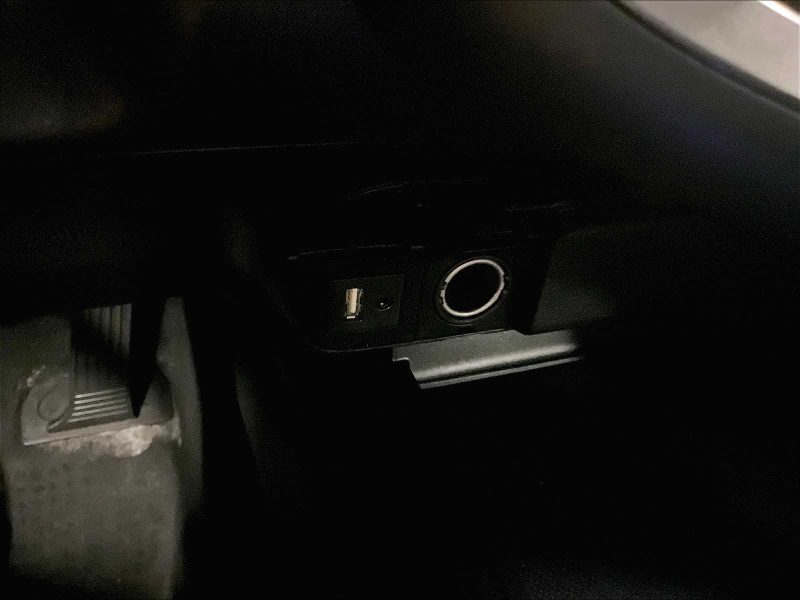 2019 Toyota Camry SE - Photo 26