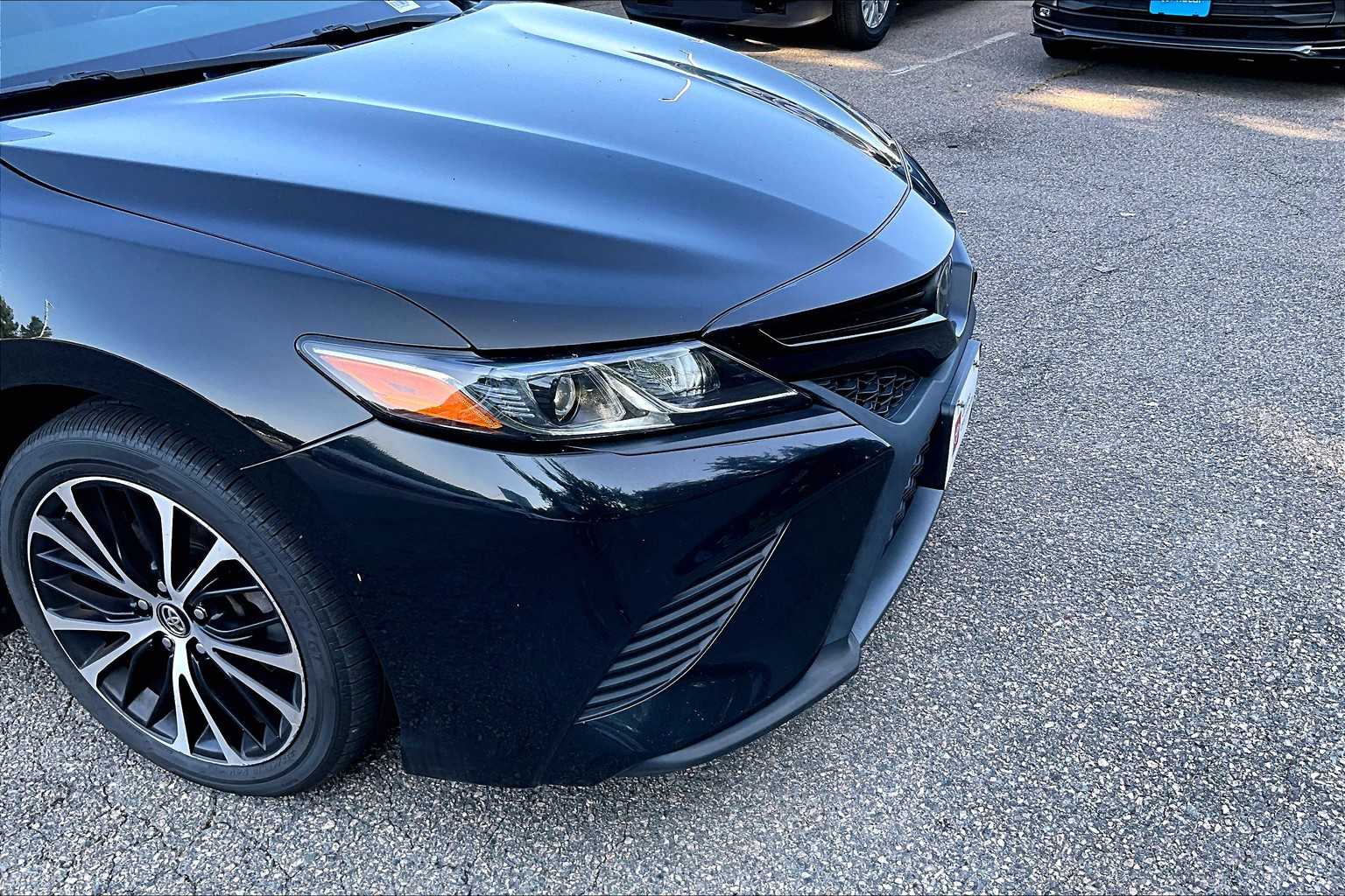 2019 Toyota Camry SE - Photo 5