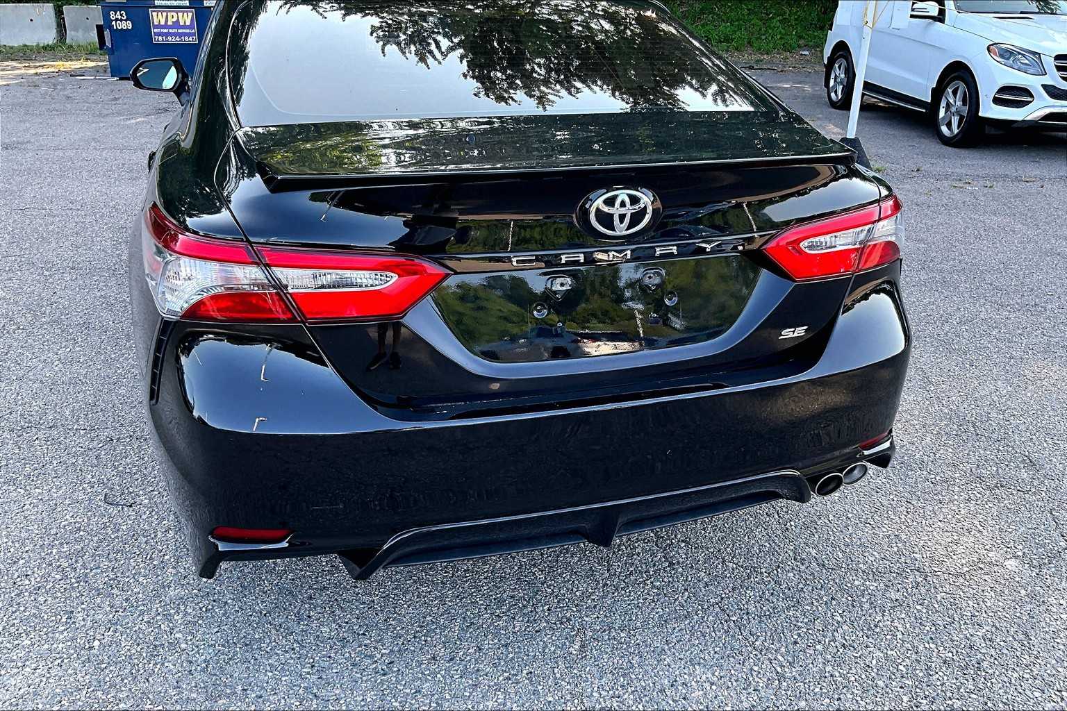 2019 Toyota Camry SE - Photo 7