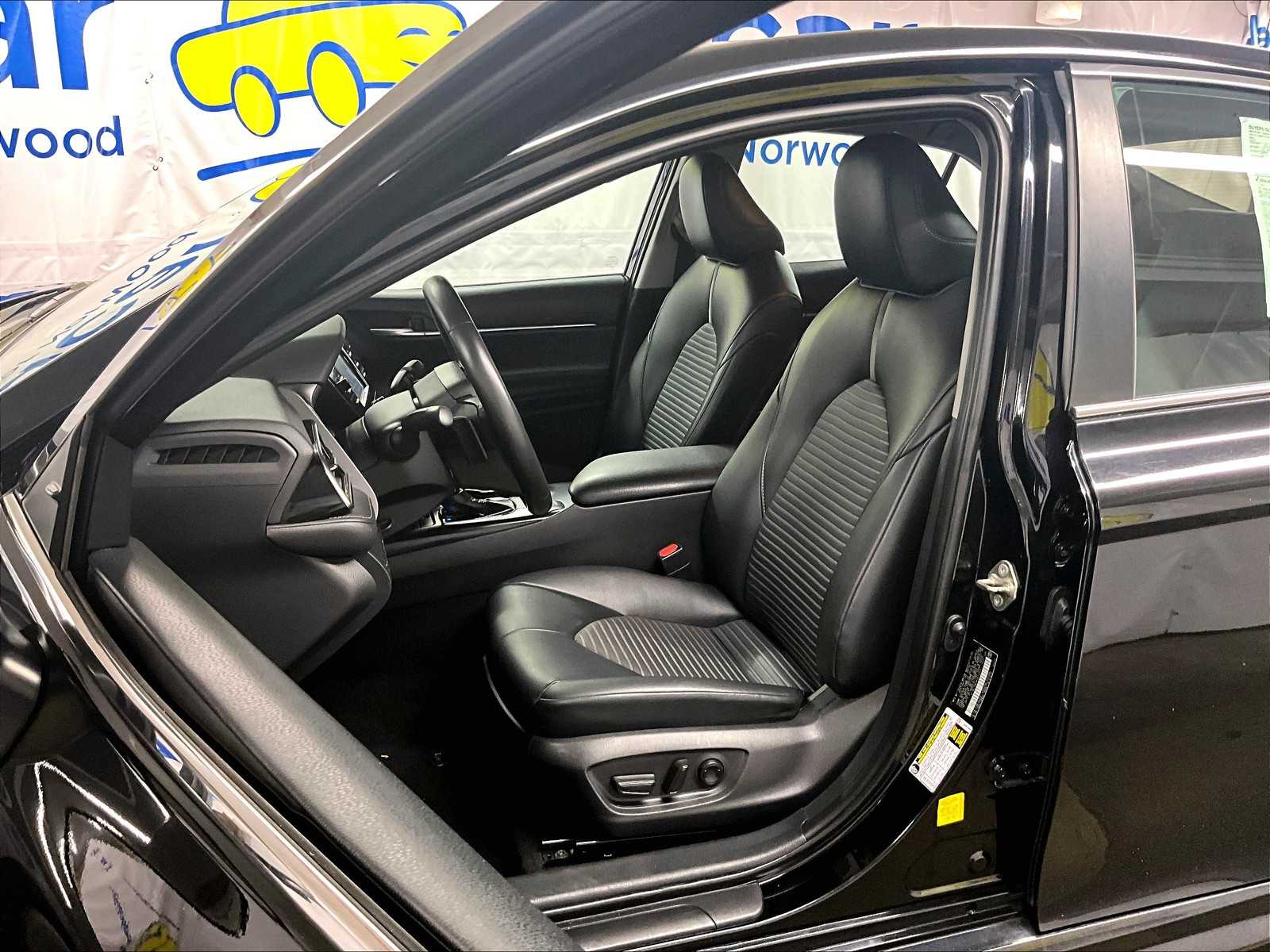 2019 Toyota Camry SE - Photo 10