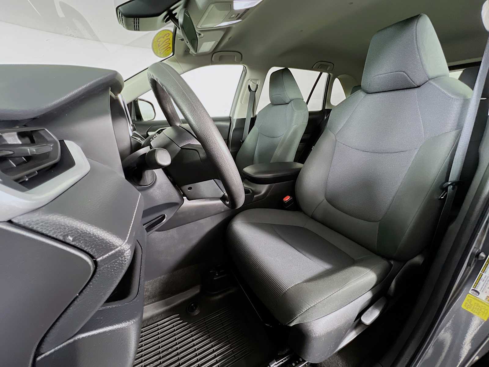 2023 Toyota RAV4 LE - Photo 20