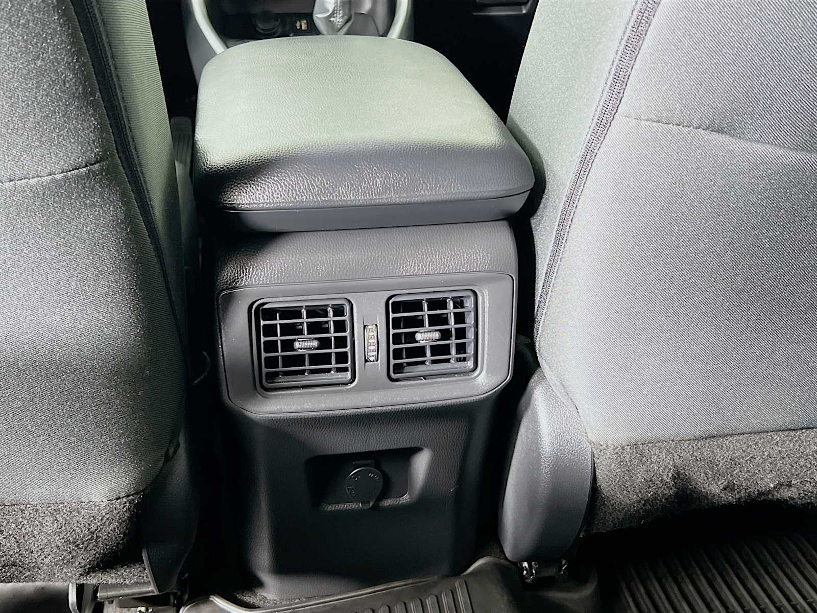 2023 Toyota RAV4 LE - Photo 24