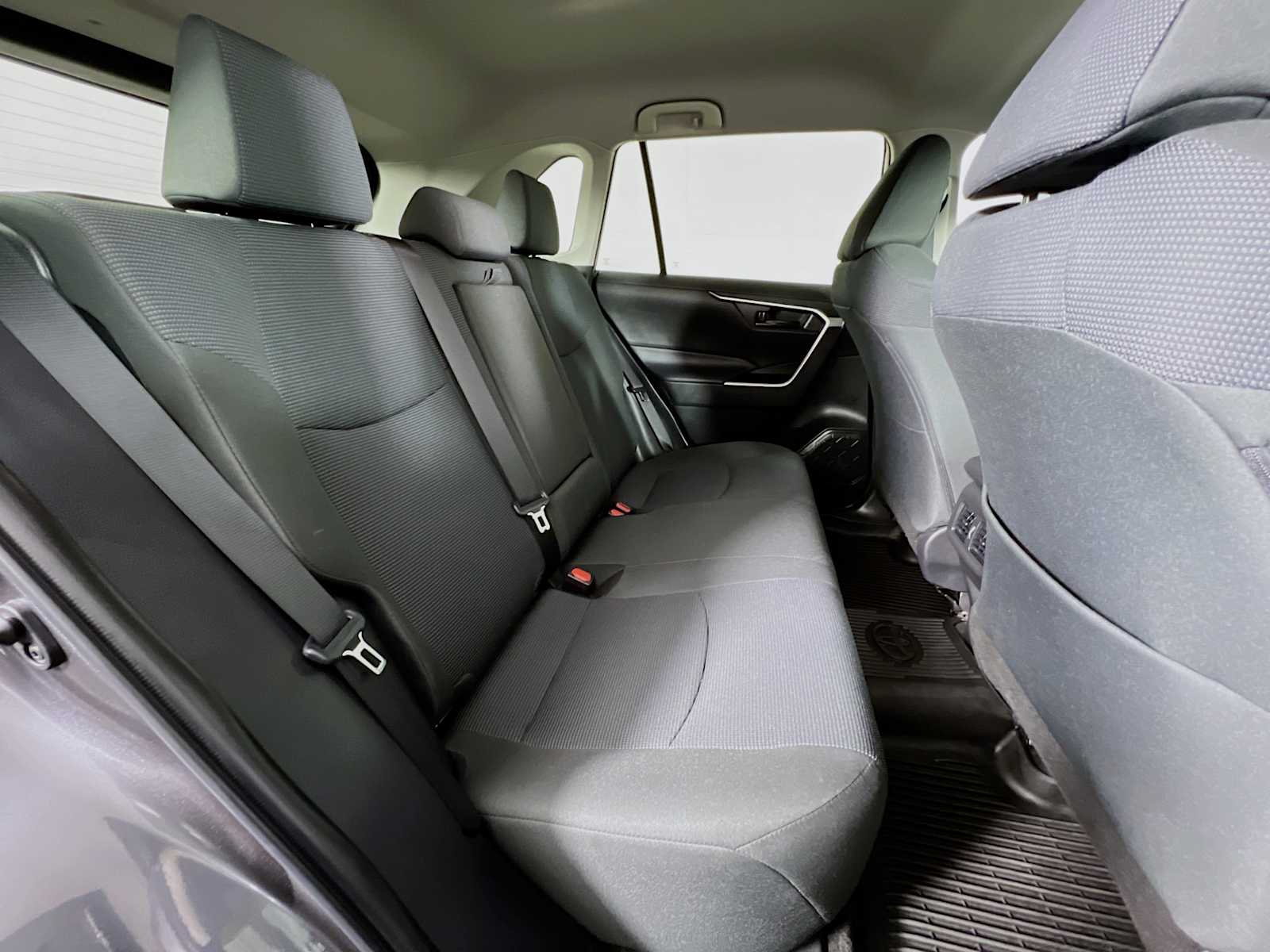 2023 Toyota RAV4 LE - Photo 26