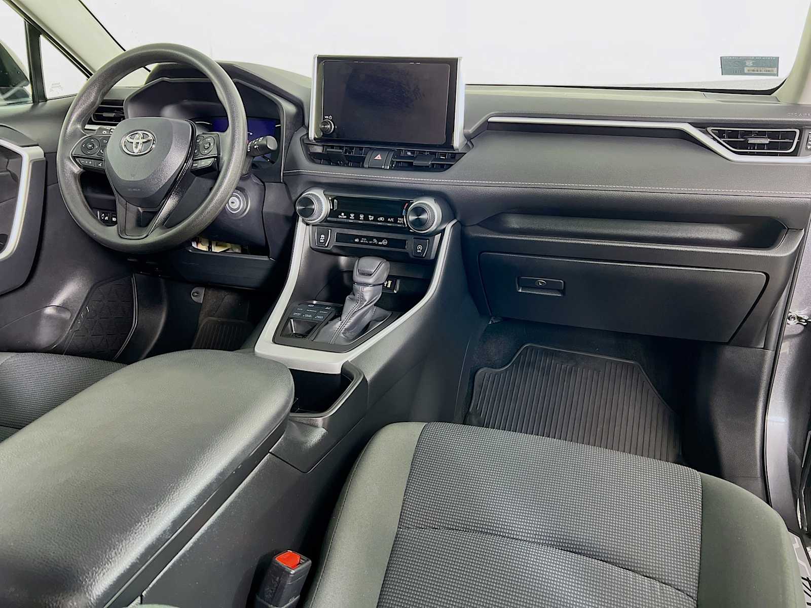 2023 Toyota RAV4 LE - Photo 28