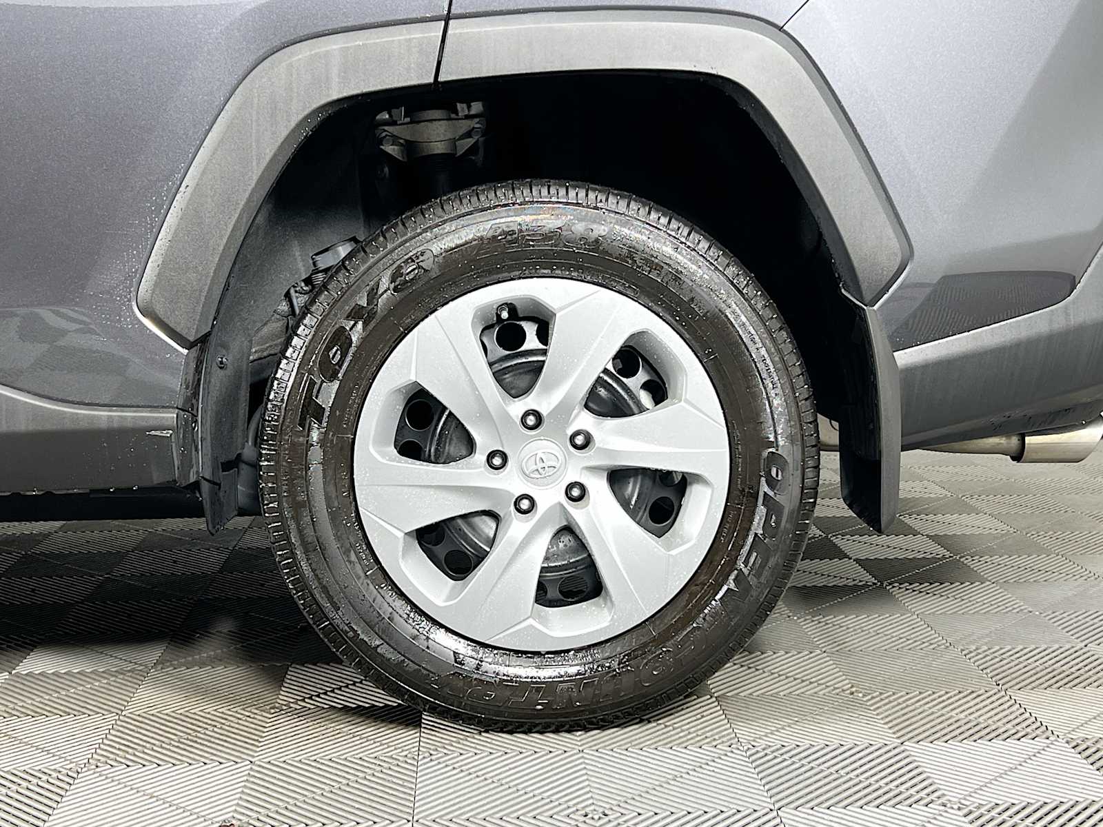 2023 Toyota RAV4 LE - Photo 30