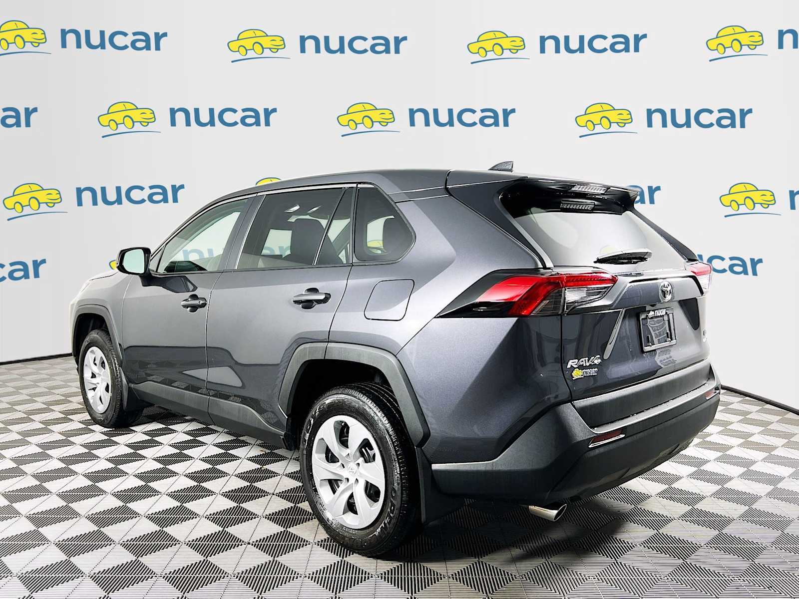 2023 Toyota RAV4 LE - Photo 5