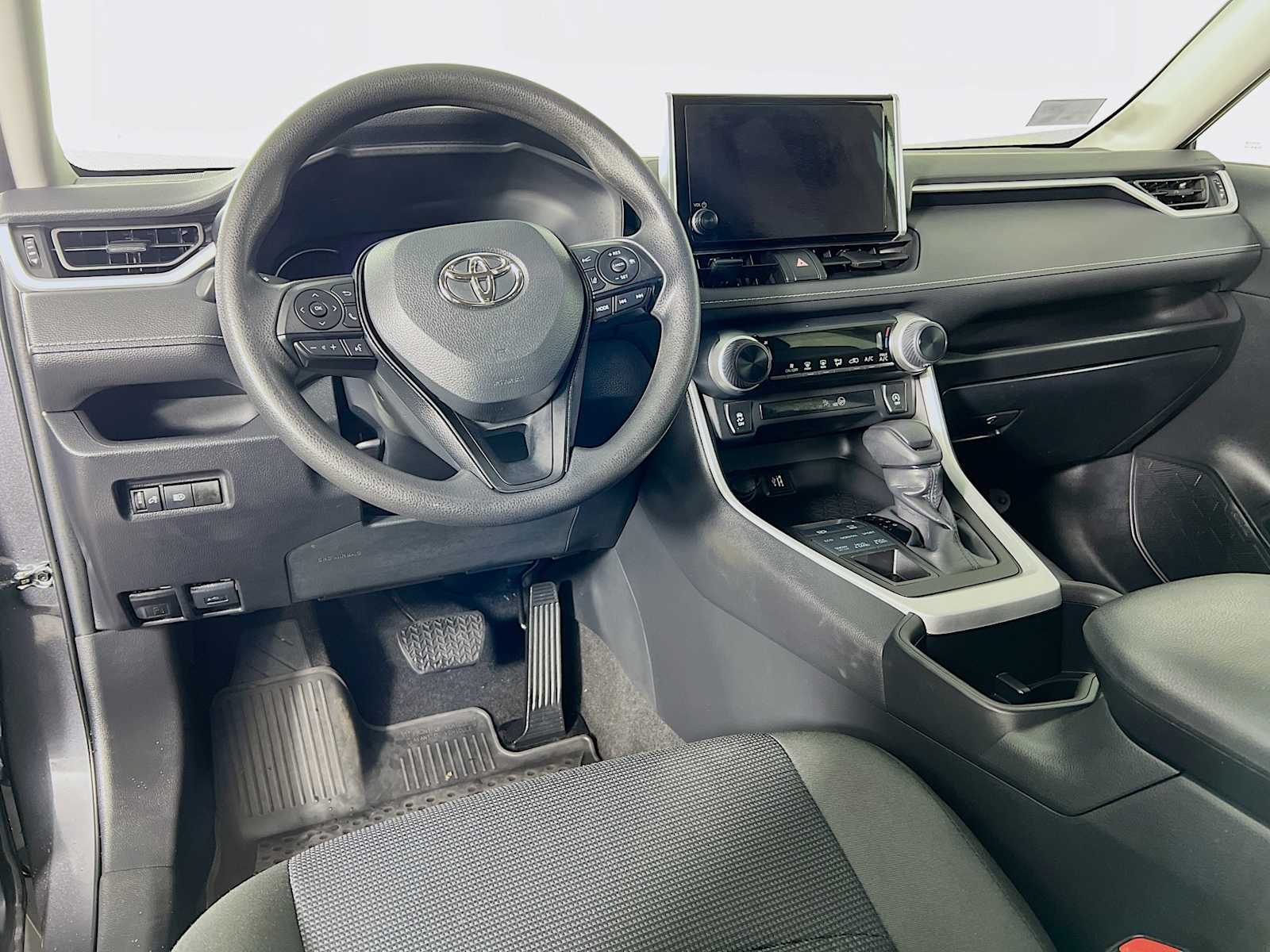 2023 Toyota RAV4 LE - Photo 9