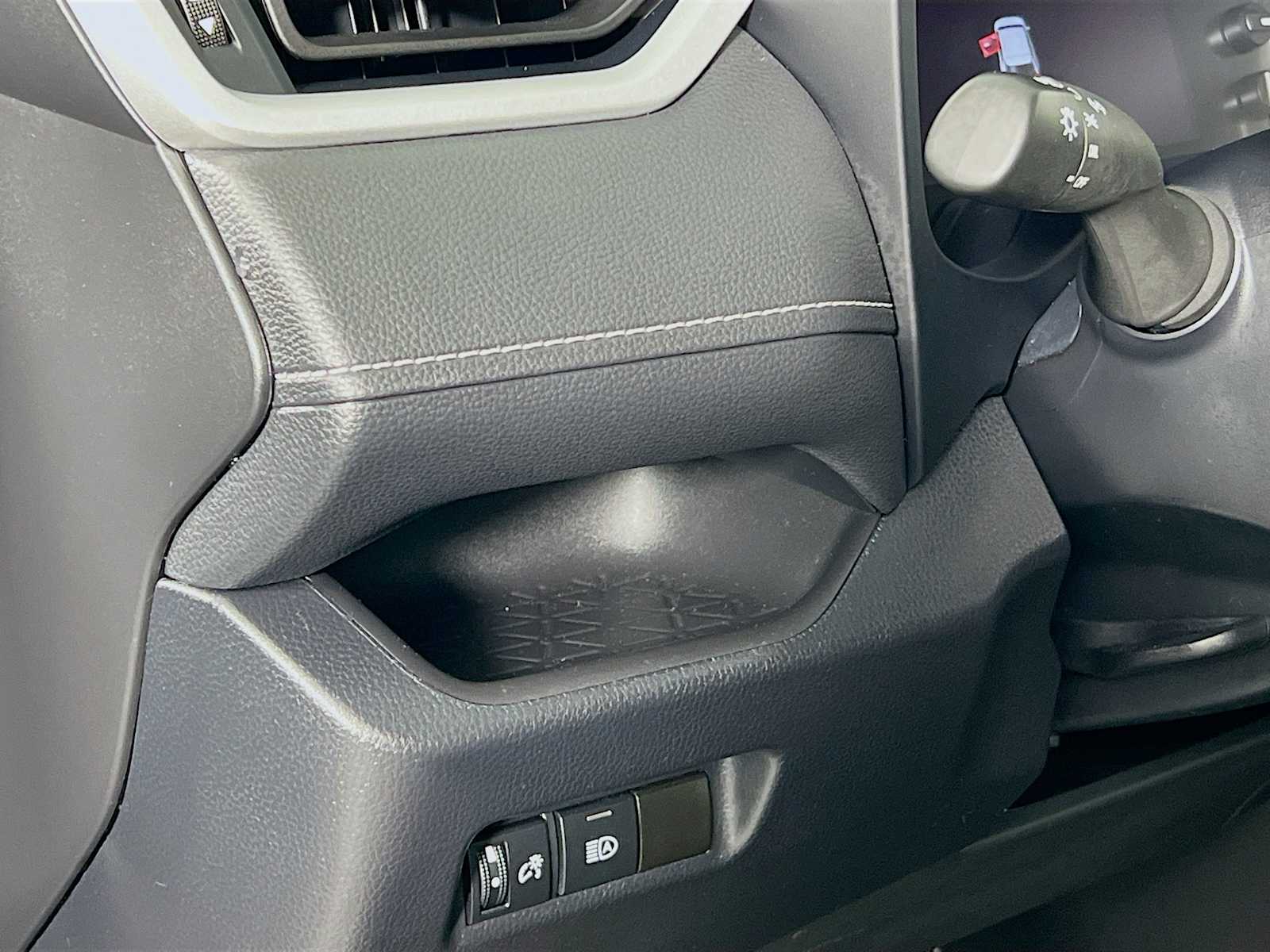 2023 Toyota RAV4 LE - Photo 10