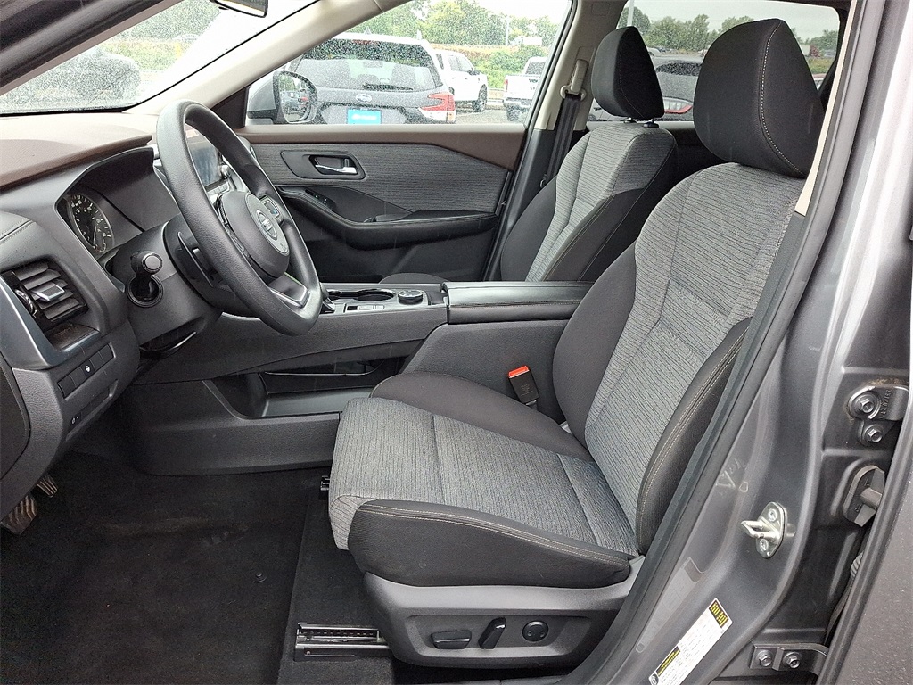 2021 Nissan Rogue SV - Photo 13