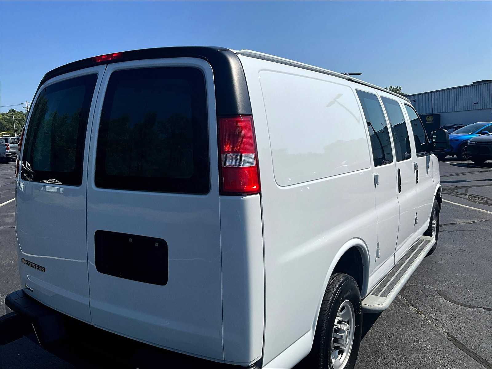 2023 Chevrolet Express 2500 Cargo photo 17