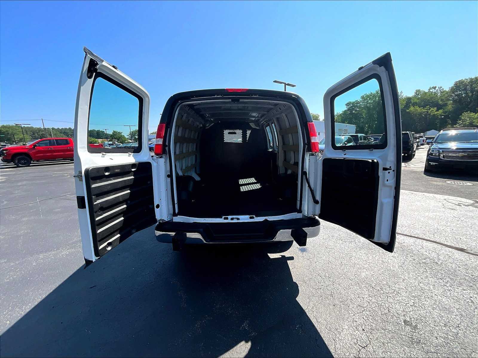 2023 Chevrolet Express 2500 Cargo photo 9