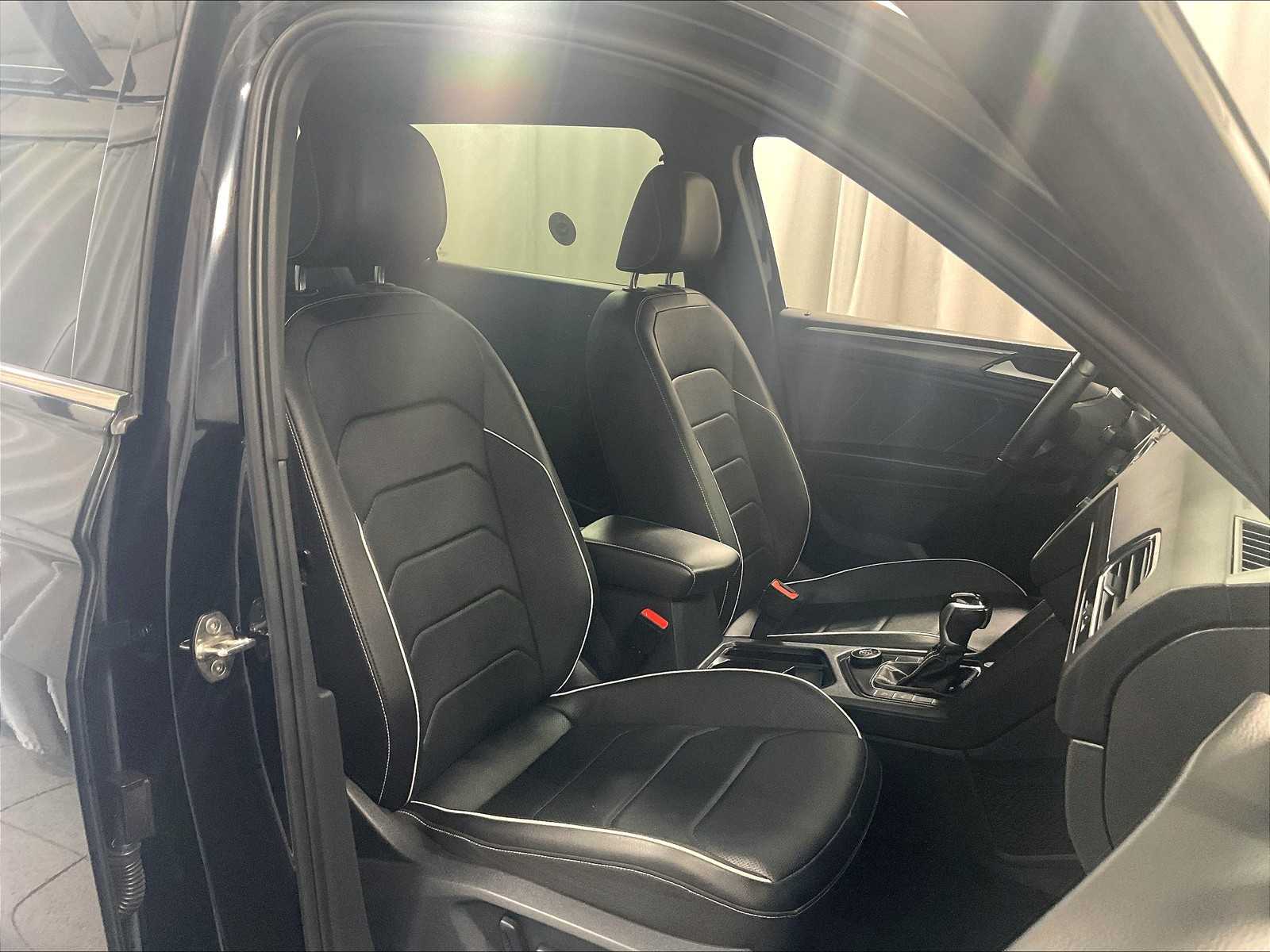 2022 Volkswagen Tiguan SEL R-Line - Photo 11