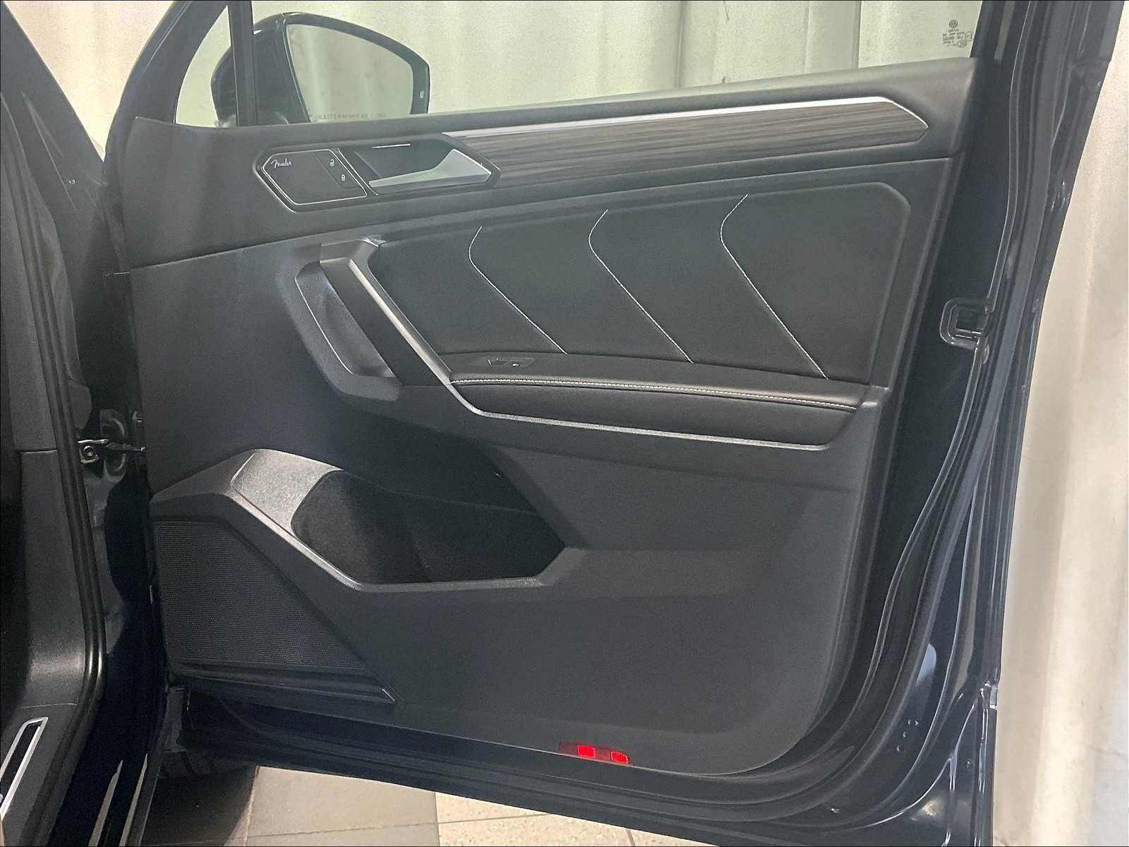 2022 Volkswagen Tiguan SEL R-Line - Photo 12
