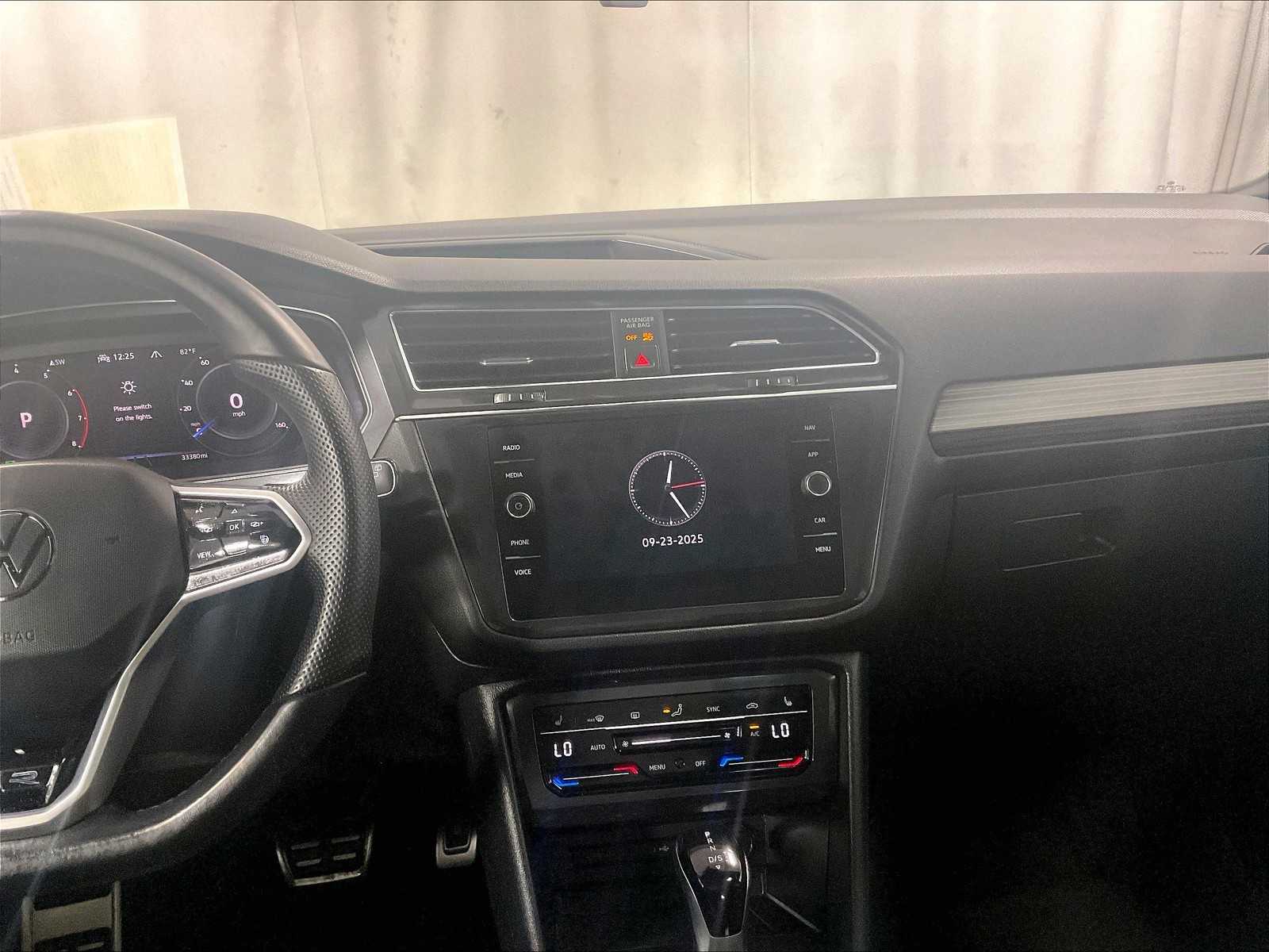 2022 Volkswagen Tiguan SEL R-Line - Photo 18
