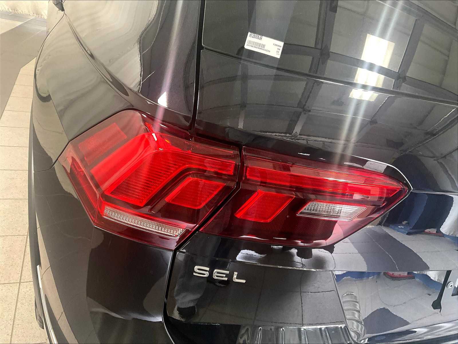 2022 Volkswagen Tiguan SEL R-Line - Photo 34