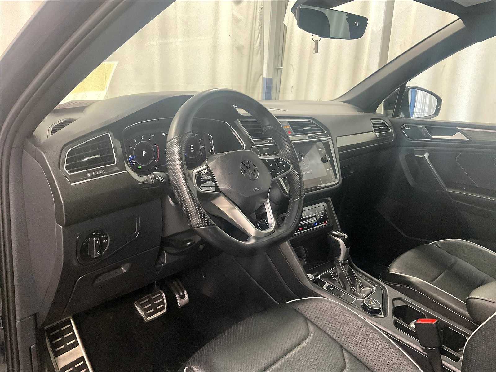 2022 Volkswagen Tiguan SEL R-Line - Photo 8