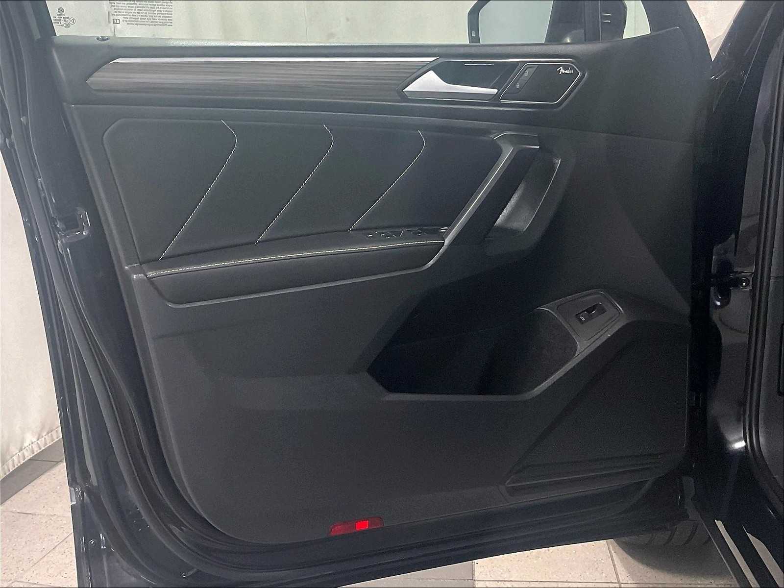 2022 Volkswagen Tiguan SEL R-Line - Photo 9